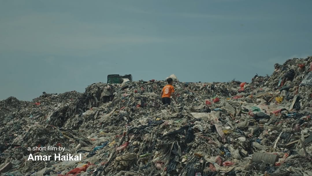 MY PLASTIC MOTHER (19 min) plays Thursday, June 25 at 7pm at Nickel as part of Love, Almost.

Director Amar Haikal follo